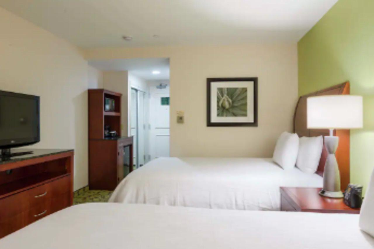 Hilton Garden Inn Queens/Jfk New York Exterior photo