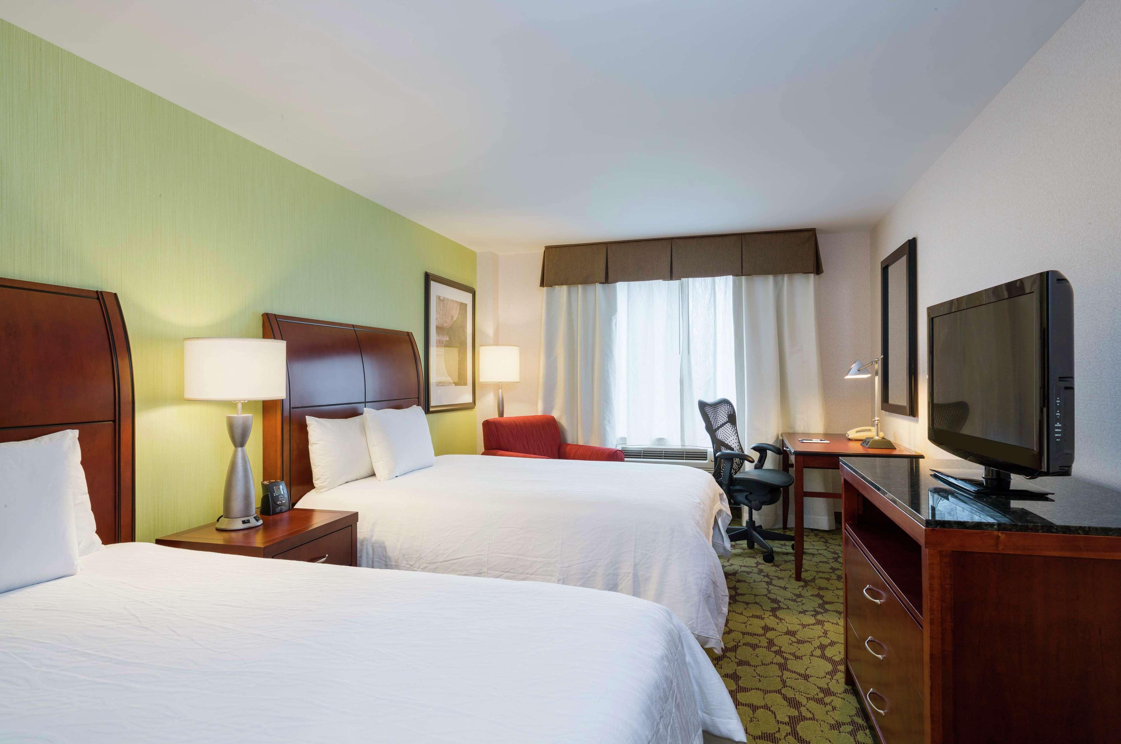 Hilton Garden Inn Queens/Jfk New York Exterior photo