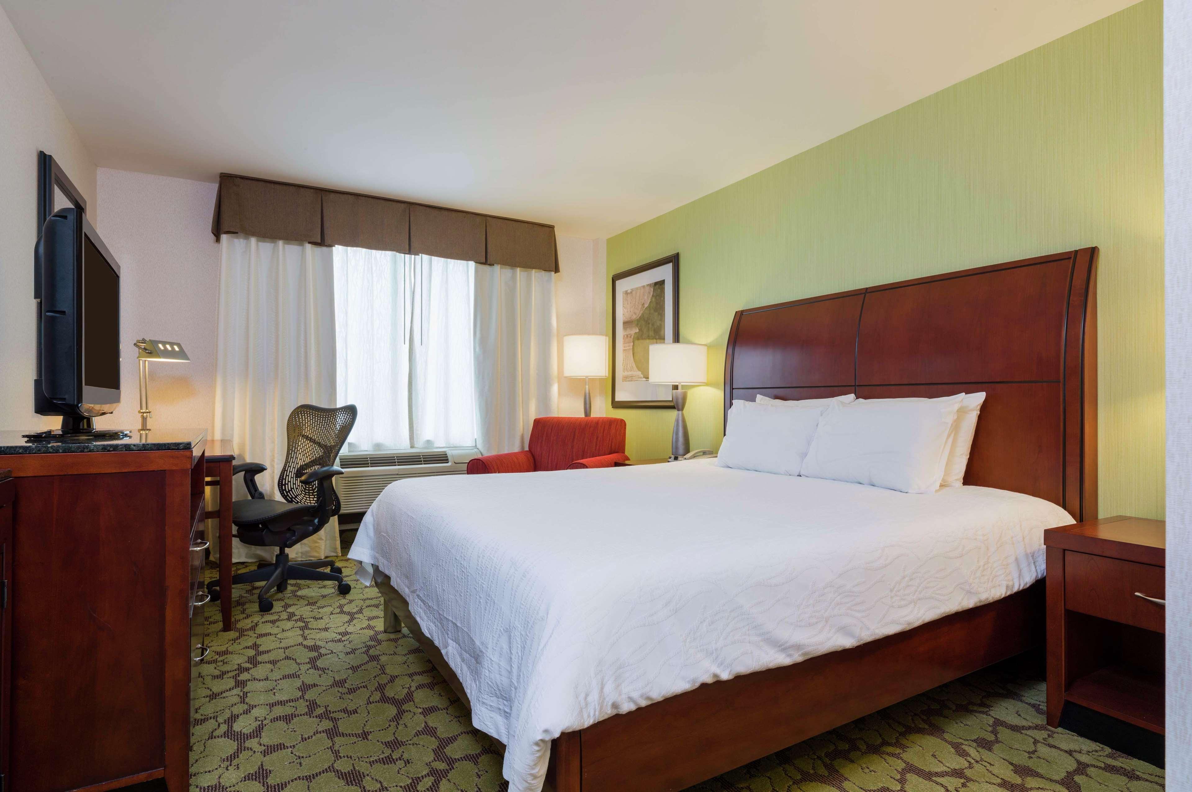 Hilton Garden Inn Queens/Jfk New York Exterior photo
