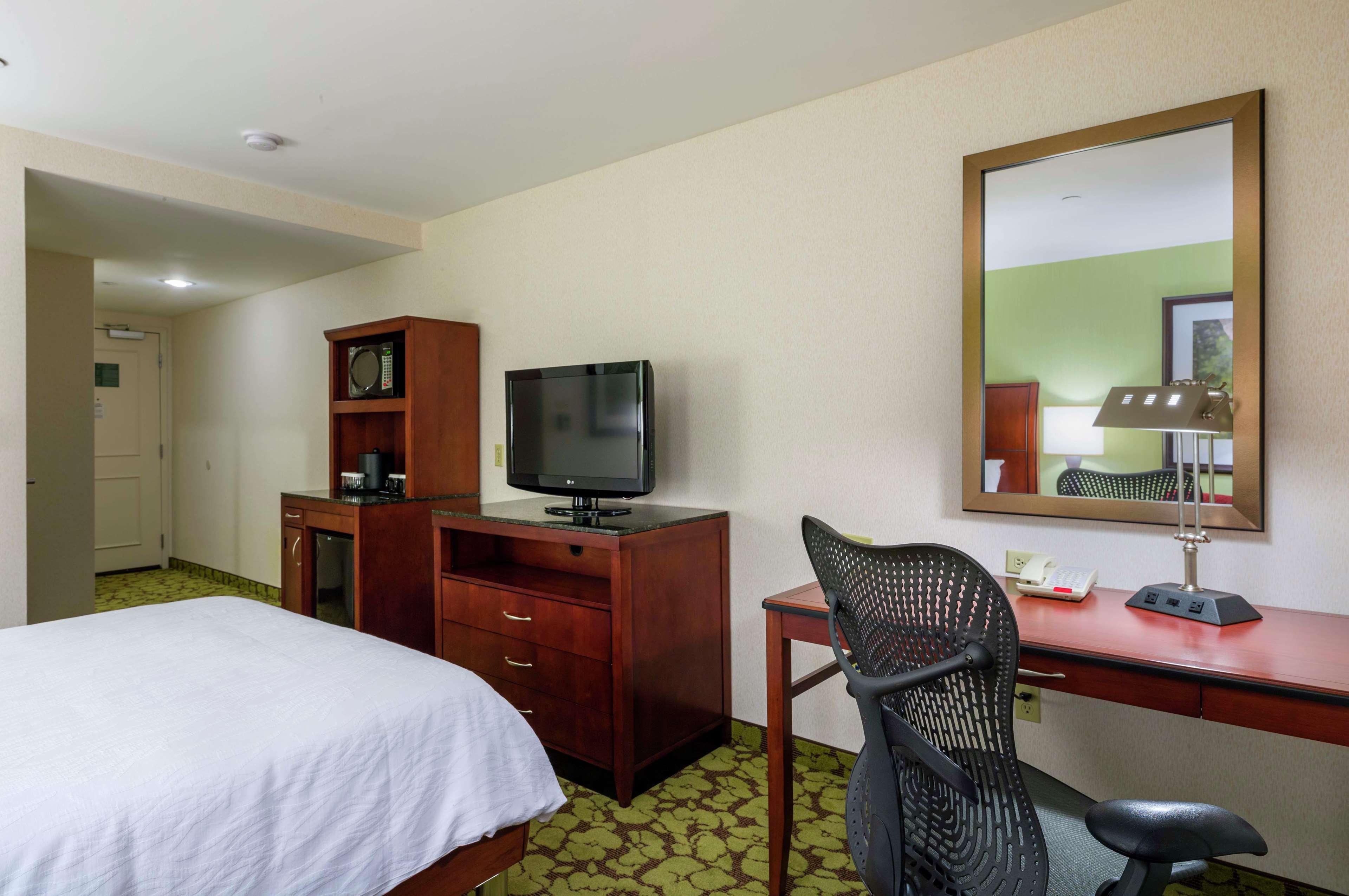 Hilton Garden Inn Queens/Jfk New York Exterior photo