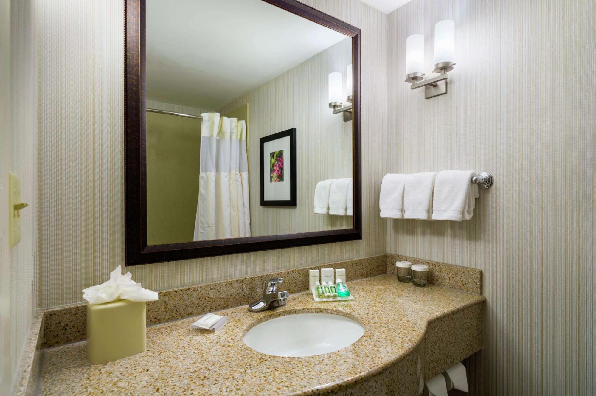 Hilton Garden Inn Queens/Jfk New York Exterior photo