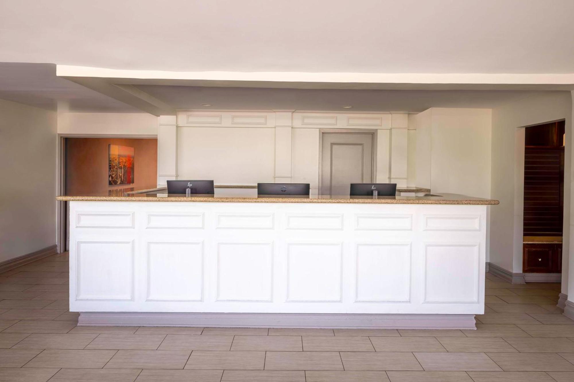 Hilton Garden Inn Queens/Jfk New York Exterior photo